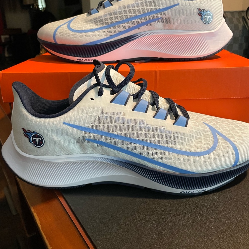 Running Shoe - Picture 2 of 7